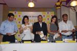 Shazahn Padamsee,Masaba,Chetan Bhagat,Abhishek Kapoor at Chetan Bhagat_s Book Launch - What Young India Wants in Crosswords, Kemps Corner on 9th Aug 2012 (138).JPG